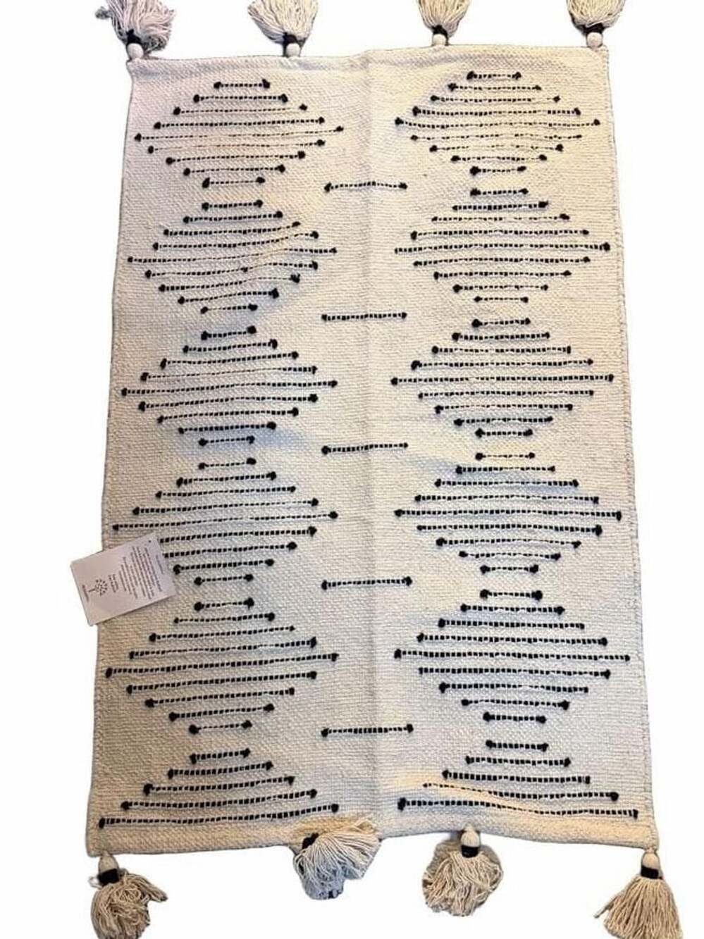 RedEarth 2’x3’ Handmade Boho Geometric Black and White Cotton Area Rug with Tass